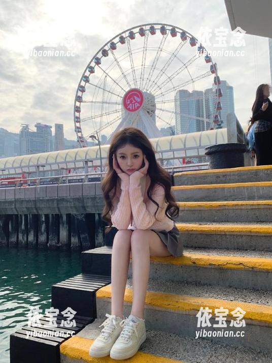 丽柜 - 琳达眼镜系列在线美图集：每一个镜头都诉说着她的独特风格.txt