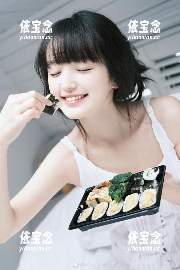 丽柜 - 白云的可爱视角：独特原图和图册记录她的美丽生活.txt