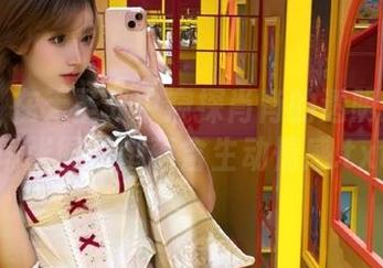丽柜 - 在无圣光中窥探肖肖的透明灵魂：每张图片都蕴含生动情感.txt