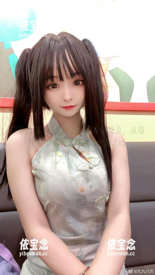 探索九九八吖的全套写真《金粉》，从每个细节看她的精致与气质.txt