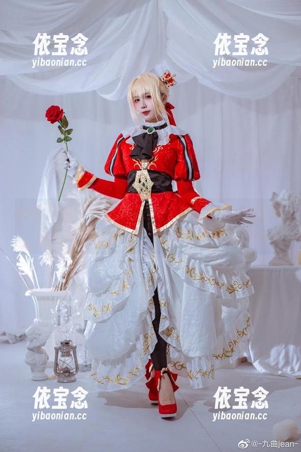 独特风格下的粉发妹妹：九曲Jean的写真图片带你感受不一样的艺术魅力.txt