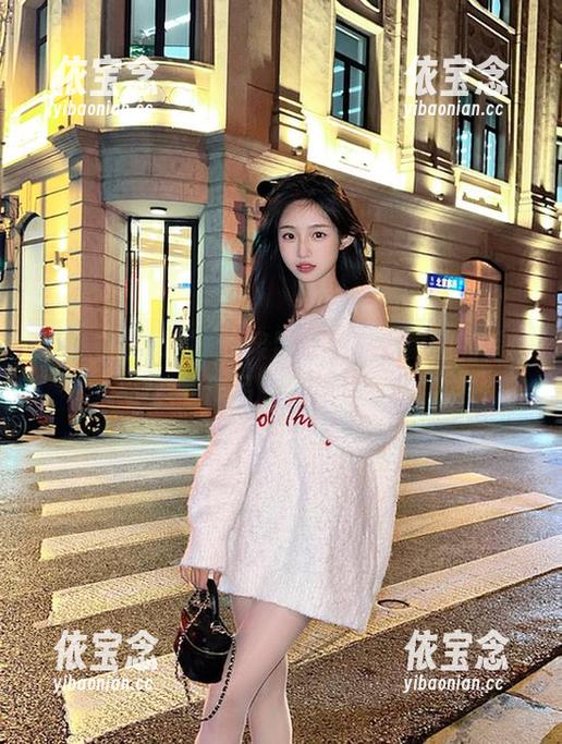 踏入“九柒喵”的裸足天地：探秘她的写真作品原图.txt