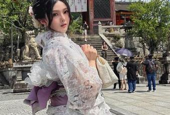 透过高清镜头，揭开你夏夏女王写真图包的神秘面纱，捕捉那一瞬间的无与伦比之美！.txt