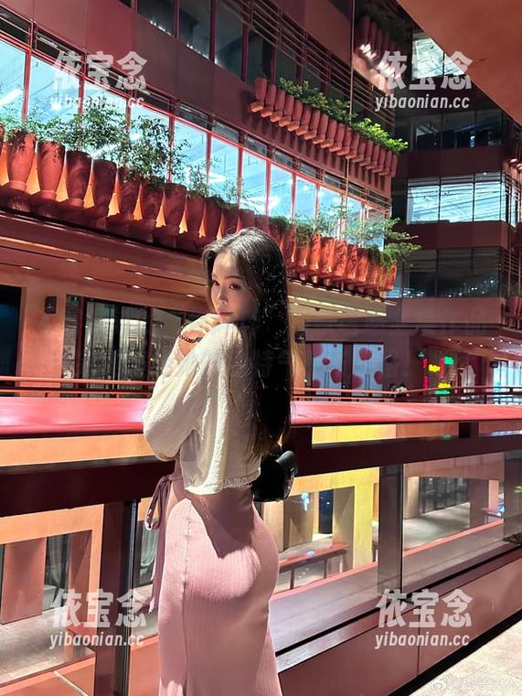 你烨烨 不容错过的“你烨烨”回家诱惑全集作品,完美演绎她的独特气质与风格!.txt