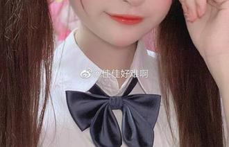 佳佳好难啊倾情推出校园写真美图：与友共度的美好时光尽在镜头下.txt