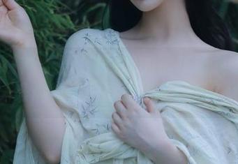 克拉女神 - 让你流口水的慕菲泳衣福利图包，谁说夏天只能避暑不玩乐？.txt