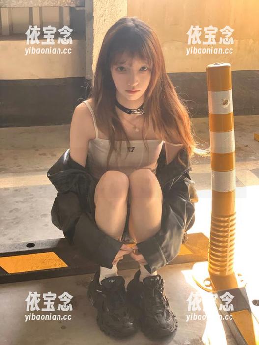 克拉女神 - 最新高清芊芊职业装写真，下载记录她的优雅时刻！.txt