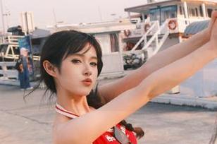 当嫦娥姐姐与兔玩映画相遇：这些写真壁纸让你如同置身月宫仙境.txt
