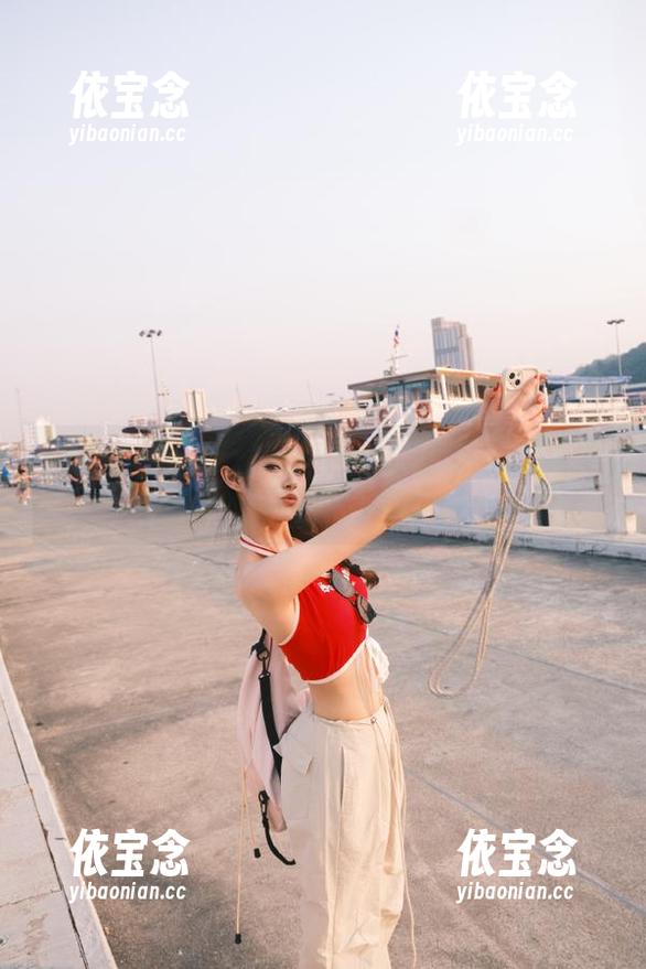 当嫦娥姐姐与兔玩映画相遇：这些写真壁纸让你如同置身月宫仙境.txt
