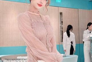冲田凛花rinka美腿写真精选图库：尽享她的优雅与性感.txt