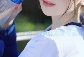 微密圈 - 白衬衫中的周妍希：透视她灵动的气质与原图照片的无限可能.txt