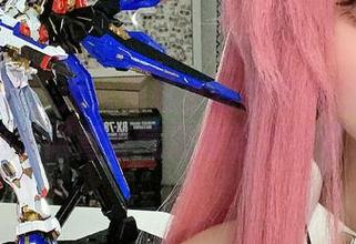 精选美图：大大卷卷小卷的少女写真让你感受无限青春气息与芬芳记忆.txt