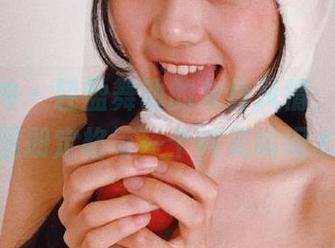 头条女神 - 轻盈舞动的灰丝风情：JennyR图册定格每一个纯美瞬间.txt