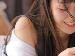 头条女神 - 刘瑾希的《眉飞色舞VIP版》写真：探索每个细节中的美图与时尚.txt