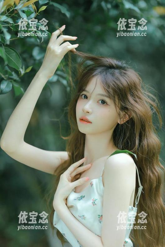 头条女神 - 幻雪儿裸足写真套图，精选展现出自然与优雅的完美结合.txt
