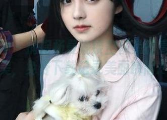 头条女神 - 捕捉杨曼妮镂空袜兔的高清细腻之美，免费下载记录美丽瞬间.txt