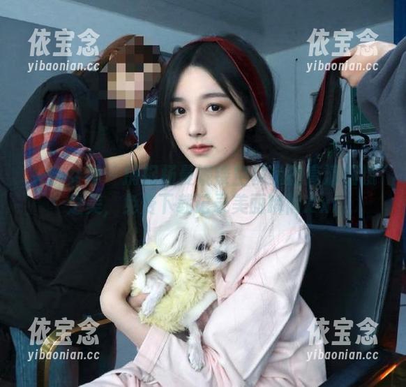 头条女神 - 捕捉杨曼妮镂空袜兔的高清细腻之美，免费下载记录美丽瞬间.txt