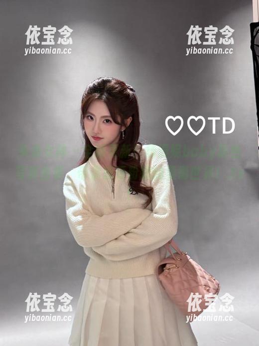 头条女神 - 全新更新！杨漫妮baby粉色写真合集，带你感受粉嫩的柔情世界！.txt