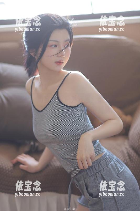 微密圈 - 奶宝妹纸户外套图：谁说我只会在镜子前自恋！户外一样能美丽.txt