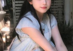 学妹加速跑 - 紫宁丝袜写真精选作品集：感受潮流与艺术的完美碰撞.txt