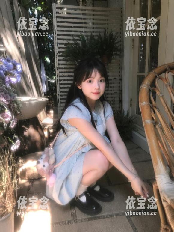学妹加速跑 - 紫宁丝袜写真精选作品集：感受潮流与艺术的完美碰撞.txt