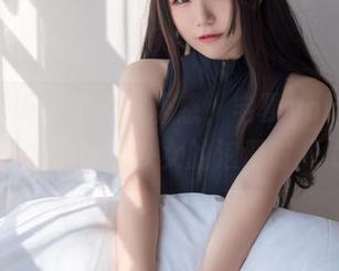 妹汤物语中的校服诱惑，宅夏yoko高清写真带你重温少女的浪漫时光.txt