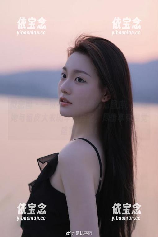 微密圈 - 一览小优优子的高清图库，领略她与貂皮大衣的华丽搭配，尽情享受视觉盛宴！.txt