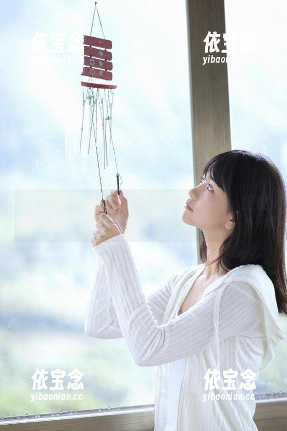 在线欣赏小和甜酒的御姐写真合集：绽放绝美风情.txt