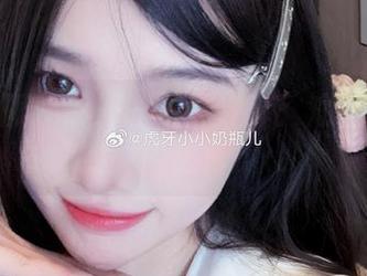 小小奶瓶儿带来的写真分享：短裤里藏着的时尚秘籍.txt