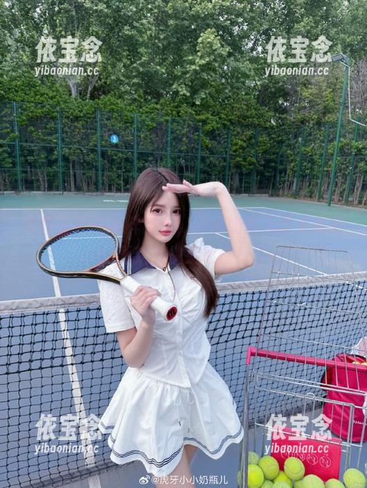女仆主题的新鲜出击，小小奶瓶儿带来超萌cos更新，快来收藏！.txt