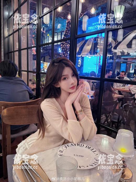 小小奶瓶儿倾情呈现：丝带女友美图合集，记录下每一刻的灵动与倩影.txt
