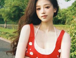 微密圈 - 蔚蓝与紫色相融，小芯酱的写真集热力来袭，快来下载享受。.txt