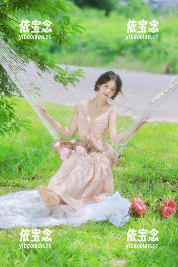 尤果网 - 一只香蕉船的棉袜写真大揭秘，犹如置身于梦境，快来免费下载欣赏吧！.txt