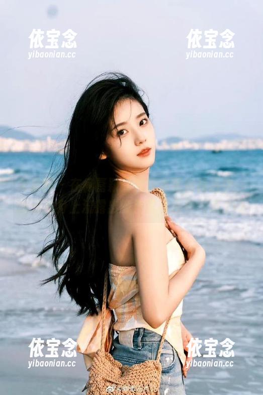 尤果网 - 在何嘉颖的死库水写真精选中，感受她身上流露出的自信与独特气质.txt
