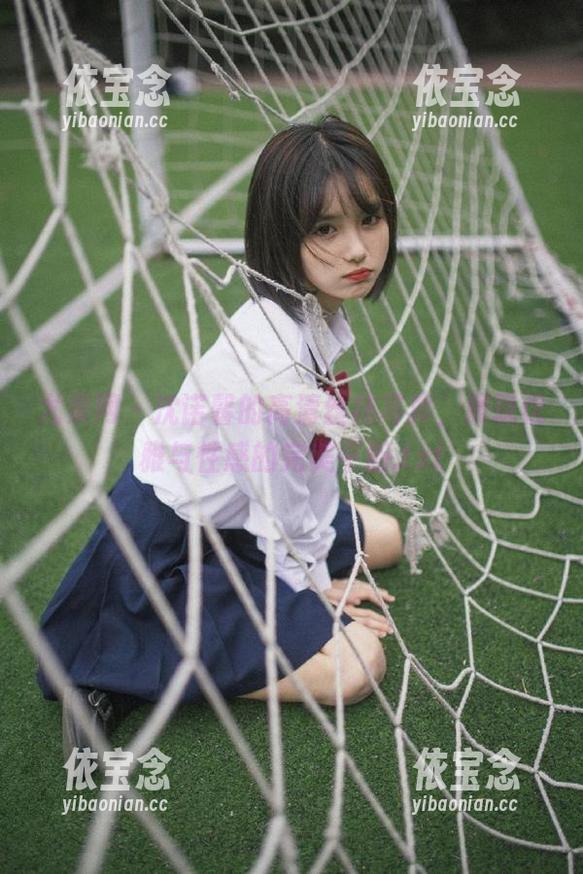 尤果网 - 沈诺馨的高清丝袜写真，展现优雅与性感的完美平衡.txt