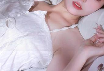 尤果网 - 研依办公室写真福利图包，带你走进她的艺术世界！.txt