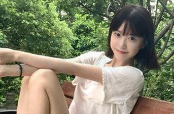 尤果网 - 在线走近蜜儿，欣赏她的秘书写真，感受生活中的隐秘之美！.txt