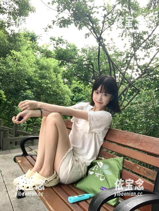 尤果网 - 在线走近蜜儿，欣赏她的秘书写真，感受生活中的隐秘之美！.txt