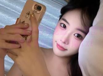尤果网 - 雯雯的写真之旅：女孩图包带你走进青春的多彩瞬间.txt