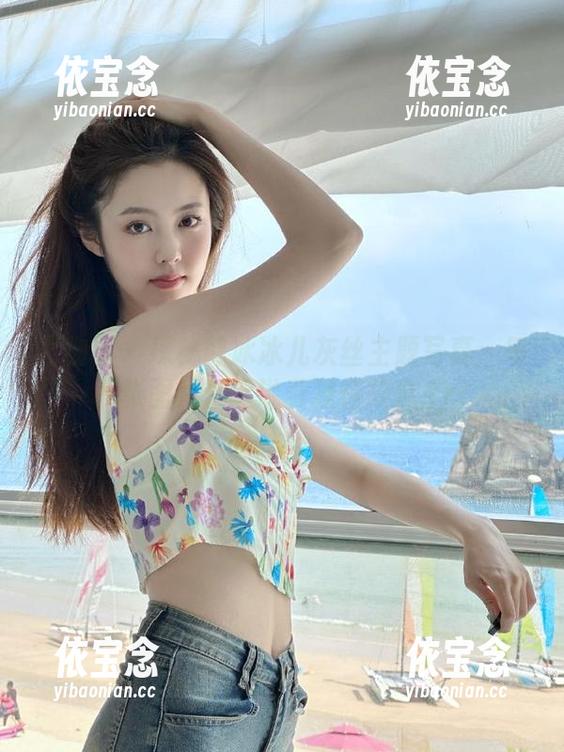 尤物馆 - 探秘韩冰冰儿灰丝主题写真：每一张图片都诉说着独特故事.txt