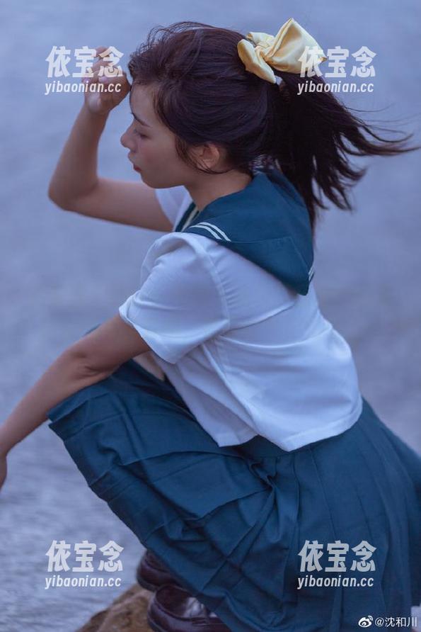 尤蜜荟 - Carol周妍希的校园探险：完美结合的写真套图，青春永驻记忆中.txt