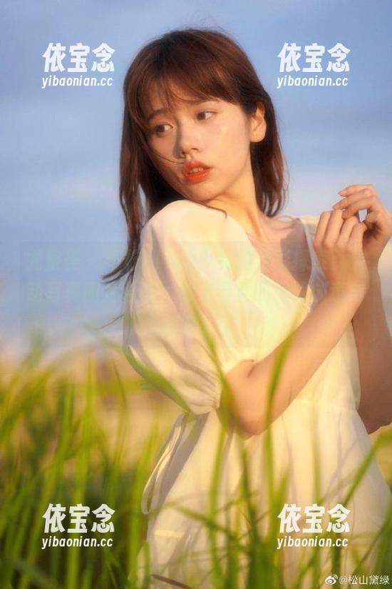 尤蜜荟 - 不柠bling少女的色彩探索：灵动写真图片合集，放飞青春的无限创意与活力.txt