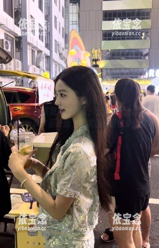 尤蜜荟 - 惊艳视觉享受：土肥圆Iris全新黑丝写真作品更新，唯美图片等你来欣赏.txt