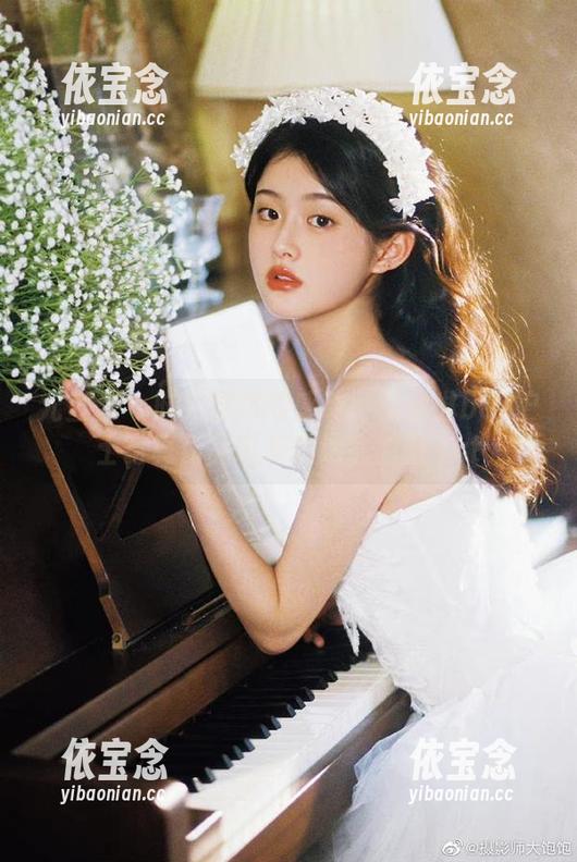 尤蜜荟 - 时光定格的感动：潘琳琳ber护士写真作品带来的治愈力量.txt