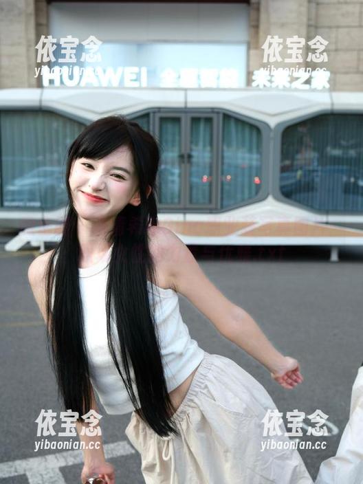 微密圈 - 高清希希Gina职业装写真图片：职场女性的力量与优雅.txt