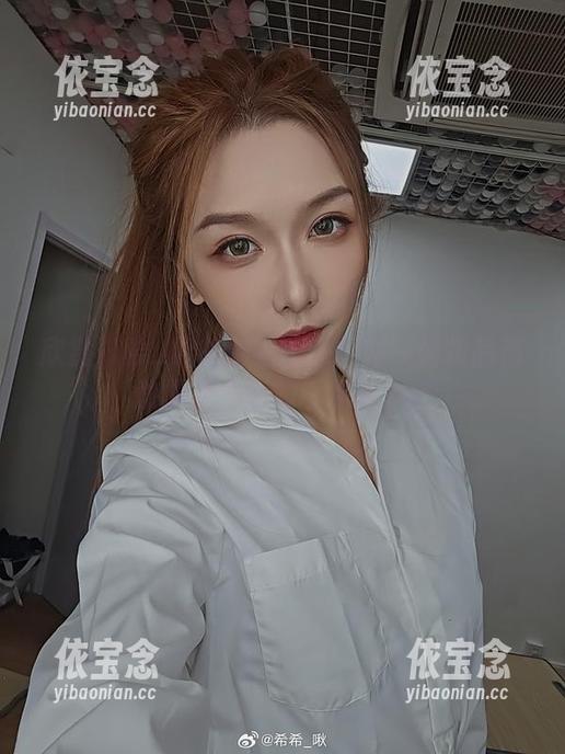 希希_啾 欣赏希希_啾的棉袜图集:每一幅作品都散发着生活的幸福感.txt