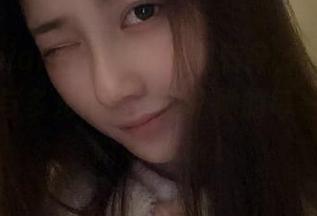 年年Nnian白衬衫的绚丽转身，集结精致的套图与多元作品，定格她的每一个动人瞬间。.txt