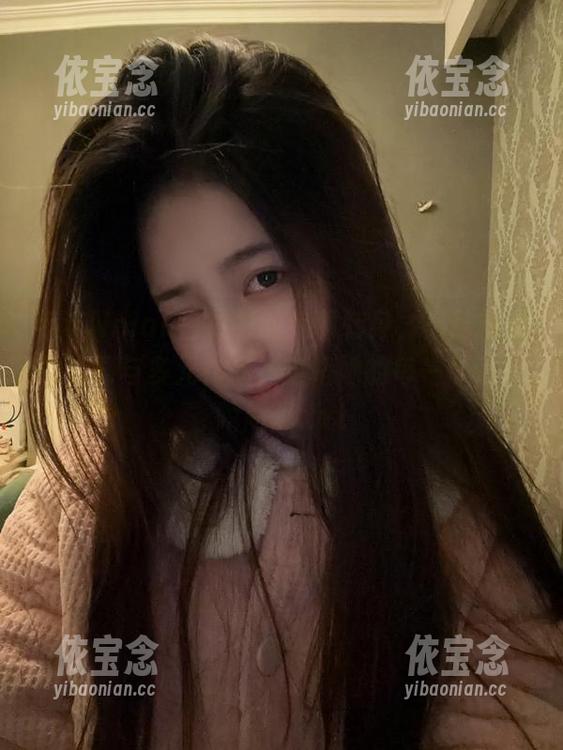 年年Nnian白衬衫的绚丽转身，集结精致的套图与多元作品，定格她的每一个动人瞬间。.txt