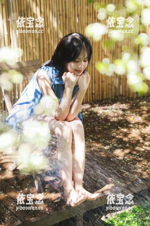 影私荟 - 从白微Sera私拍美脚作品看，她如何演绎出形体艺术的极致美感！.txt