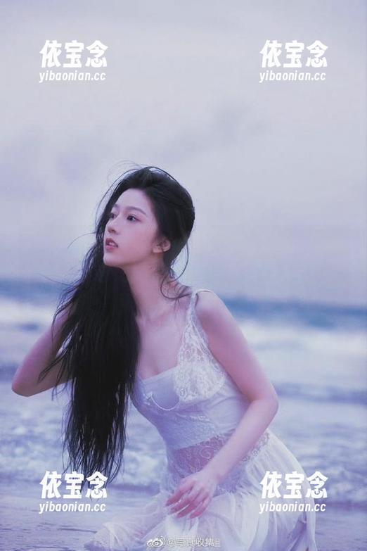 微密圈 - 徐莉芝Booty圣诞写真作品分享：展现节日之美的独特视角，带你领略不同的圣诞氛围.txt